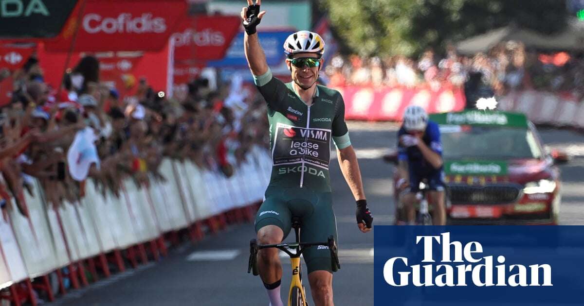 Last-ditch sprint gives Wout van Aert narrow Vuelta stage 10 victory