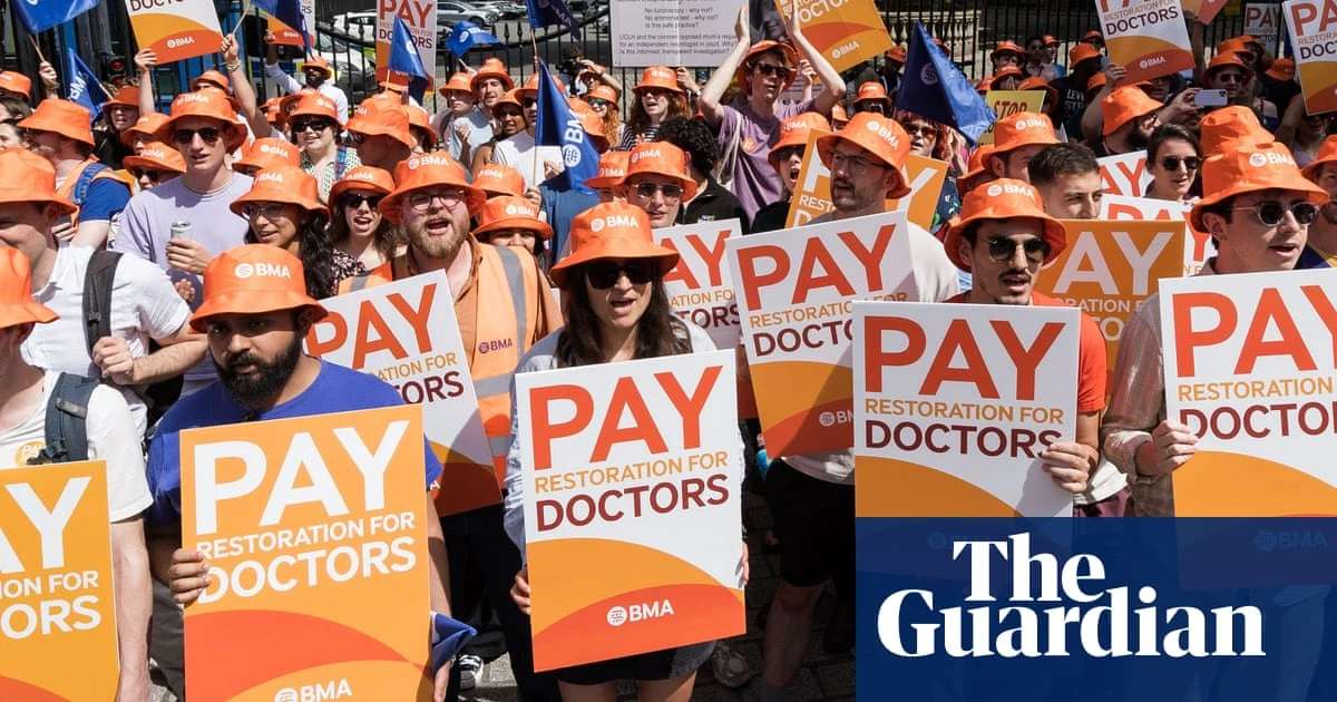 Teachers and doctors in England to receive 4% pay rise, ministers announce