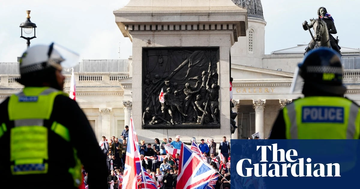 Far right’s show of force leaves Met desperately kettling counter-protesters