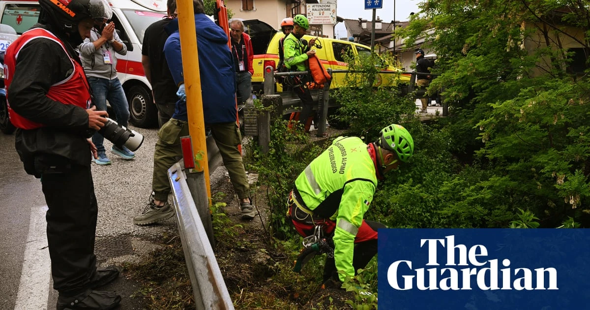 Giro d’Italia: Martinelli rescued from ravine and Roglic abandons on stage 16