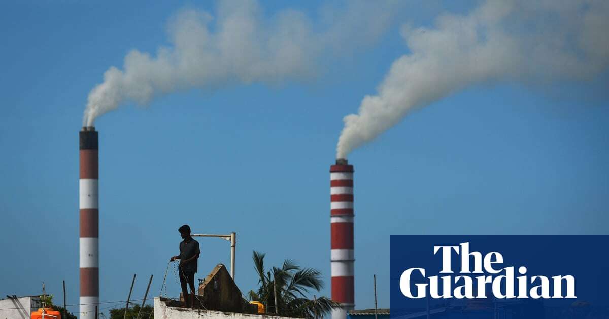 Fossil fuel use reaches global record despite clean energy growth