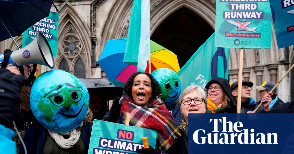 Starmer asks Conservative peer to write planning bill to block judicial reviews
