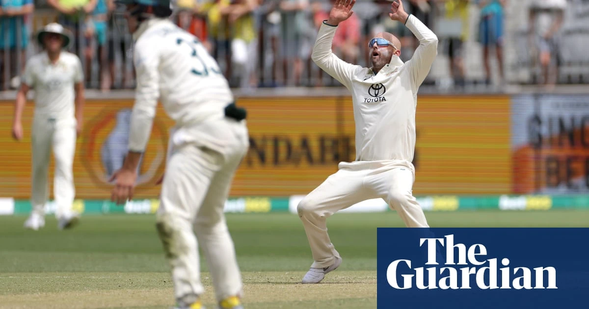 Lyon left one short of 500 wickets as Australia extend lead over Pakistan
