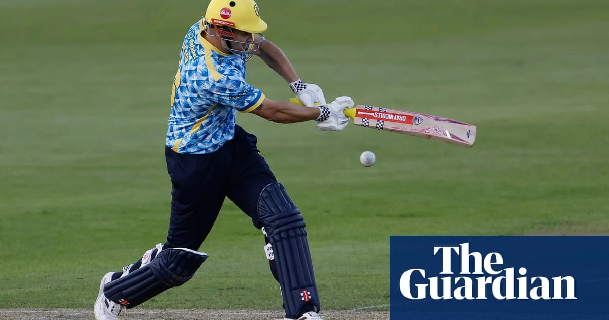 County cricket: Bears, Surrey and Sussex reach T20 Blast quarter-finals