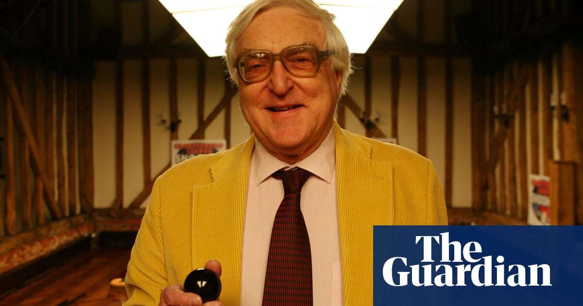 Clive Everton, much loved snooker commentator, dies aged 87