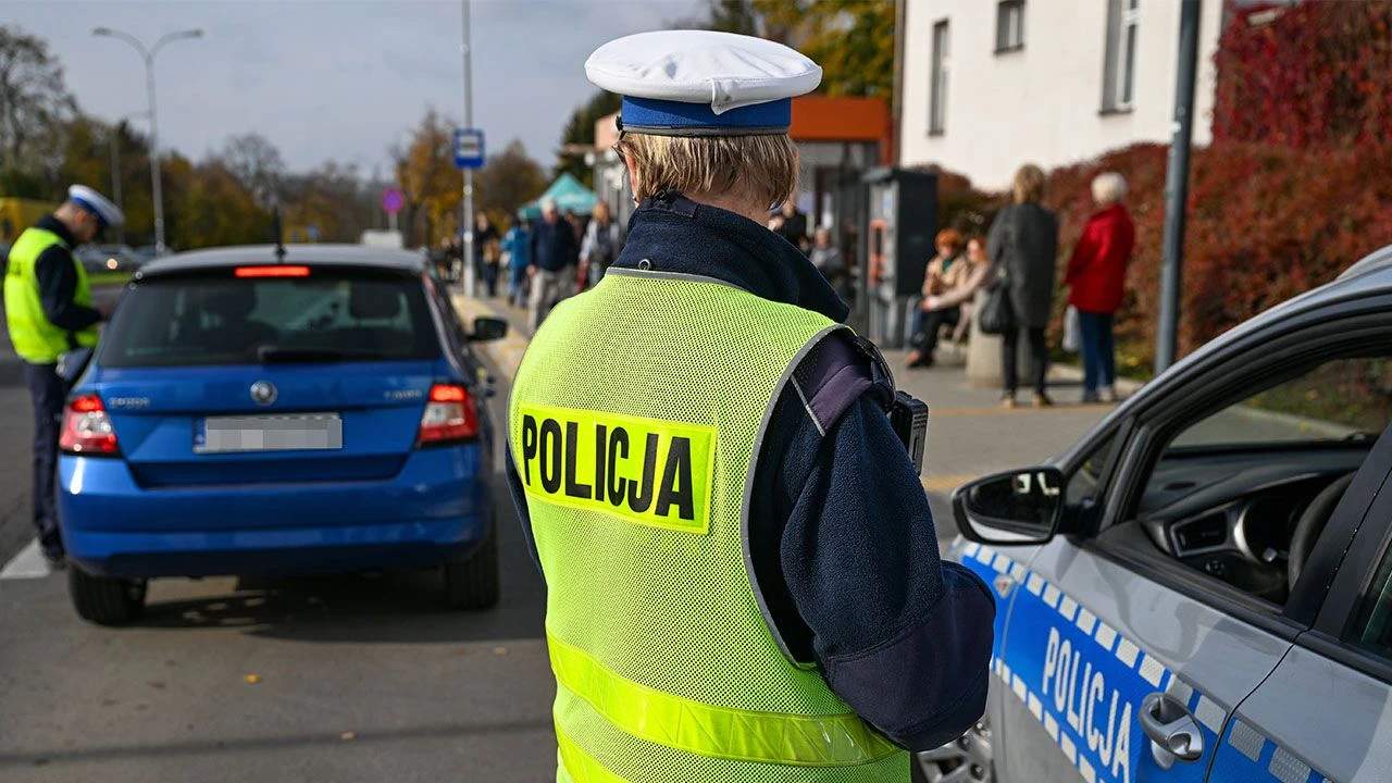 Uciekał przed policją. Miał trzy dożywotnie zakazy jazdy