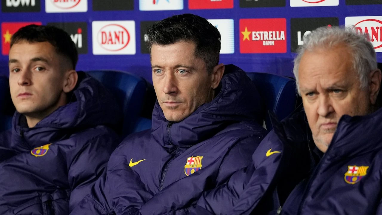 Barcelona wygrywa w derbach. Lewandowski tylko w roli widza