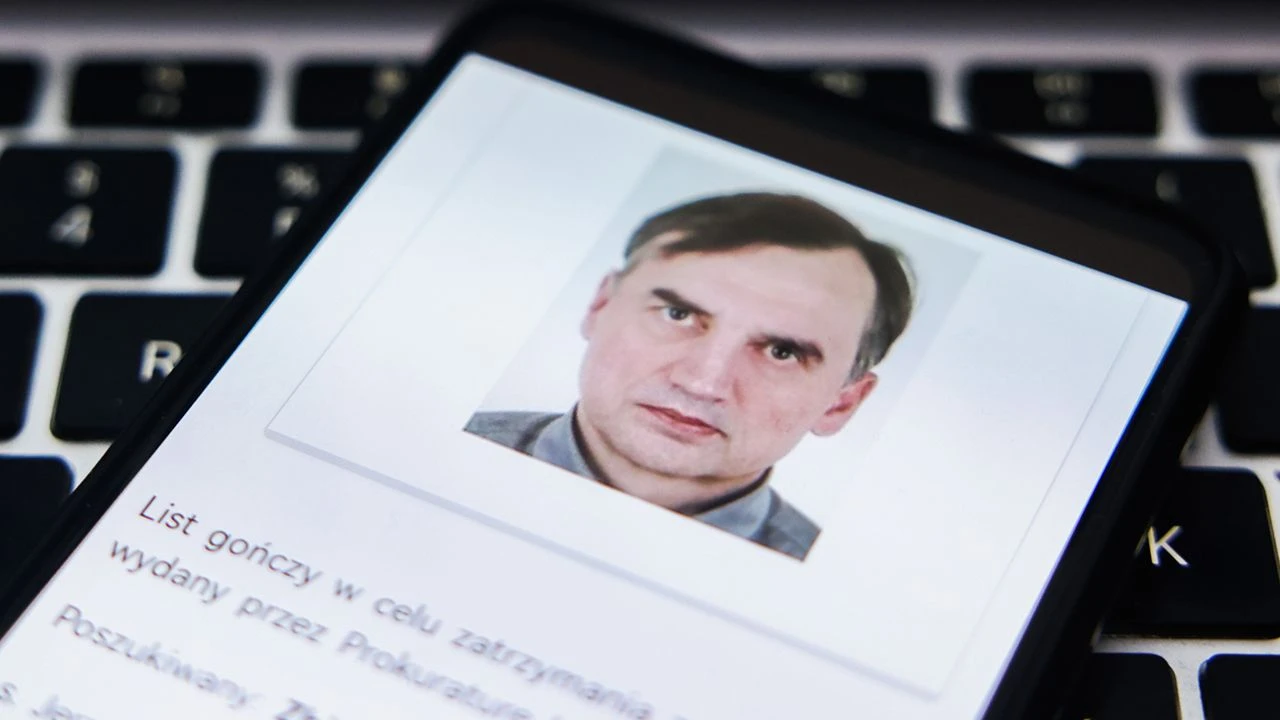 Prokuratura chce odsunąć sędzię od sprawy Ziobry. Ma udziały w TV Republika