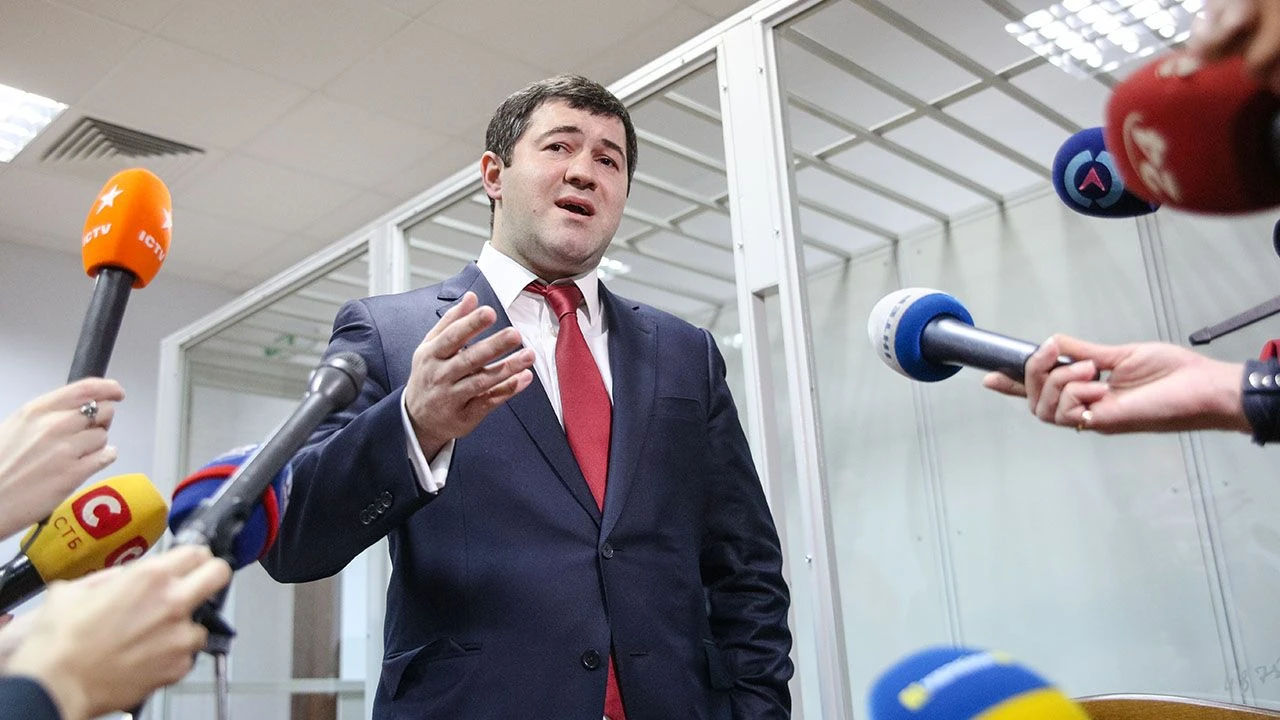 Korupcja w Ukrainie. Podejrzany o milionowe łapówki ukrył się w armii