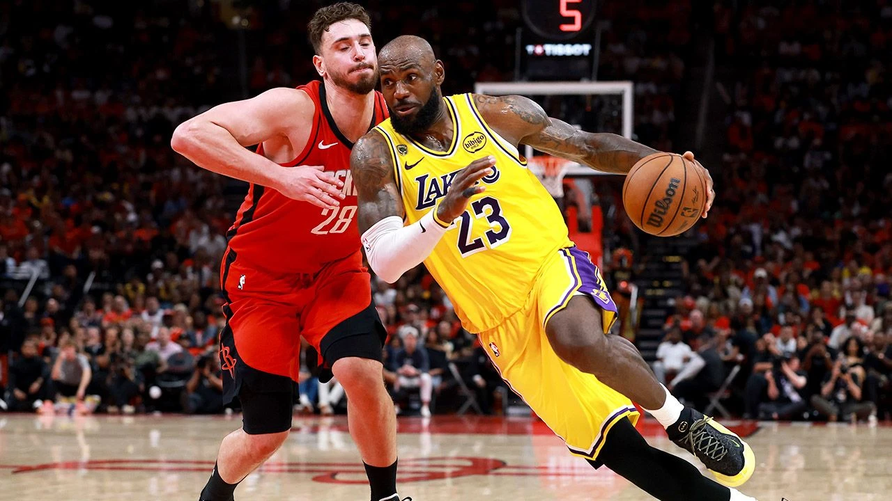 LeBron James znów skradł show. Lakers czarują w play-off
