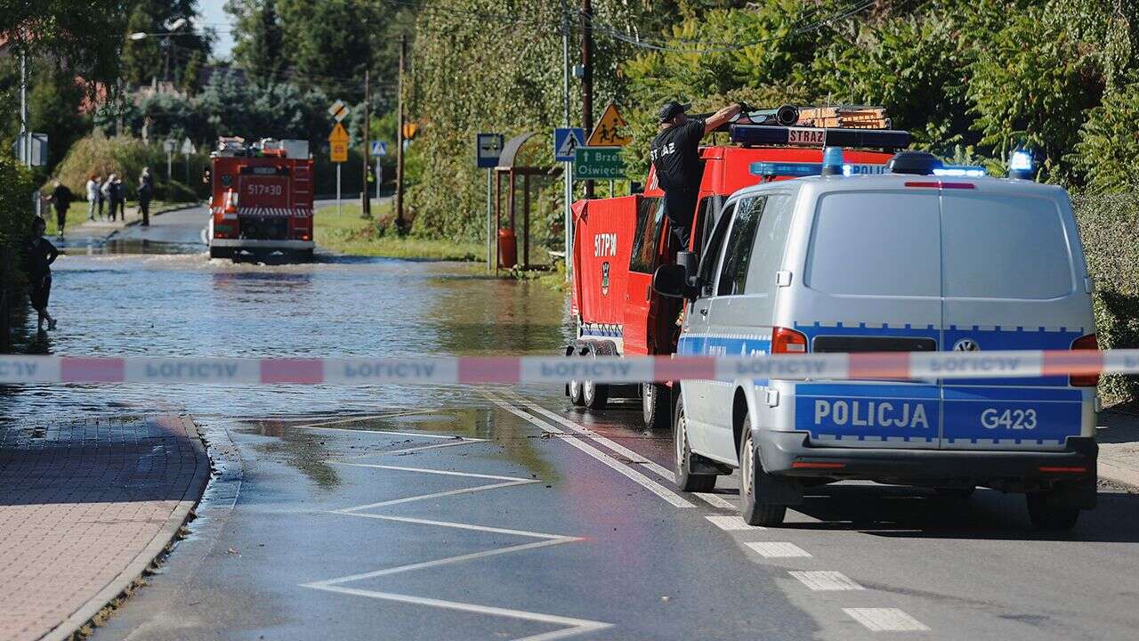 Blokady dróg krajowych na terenach powodziowych. Dwa mosty zamknięte