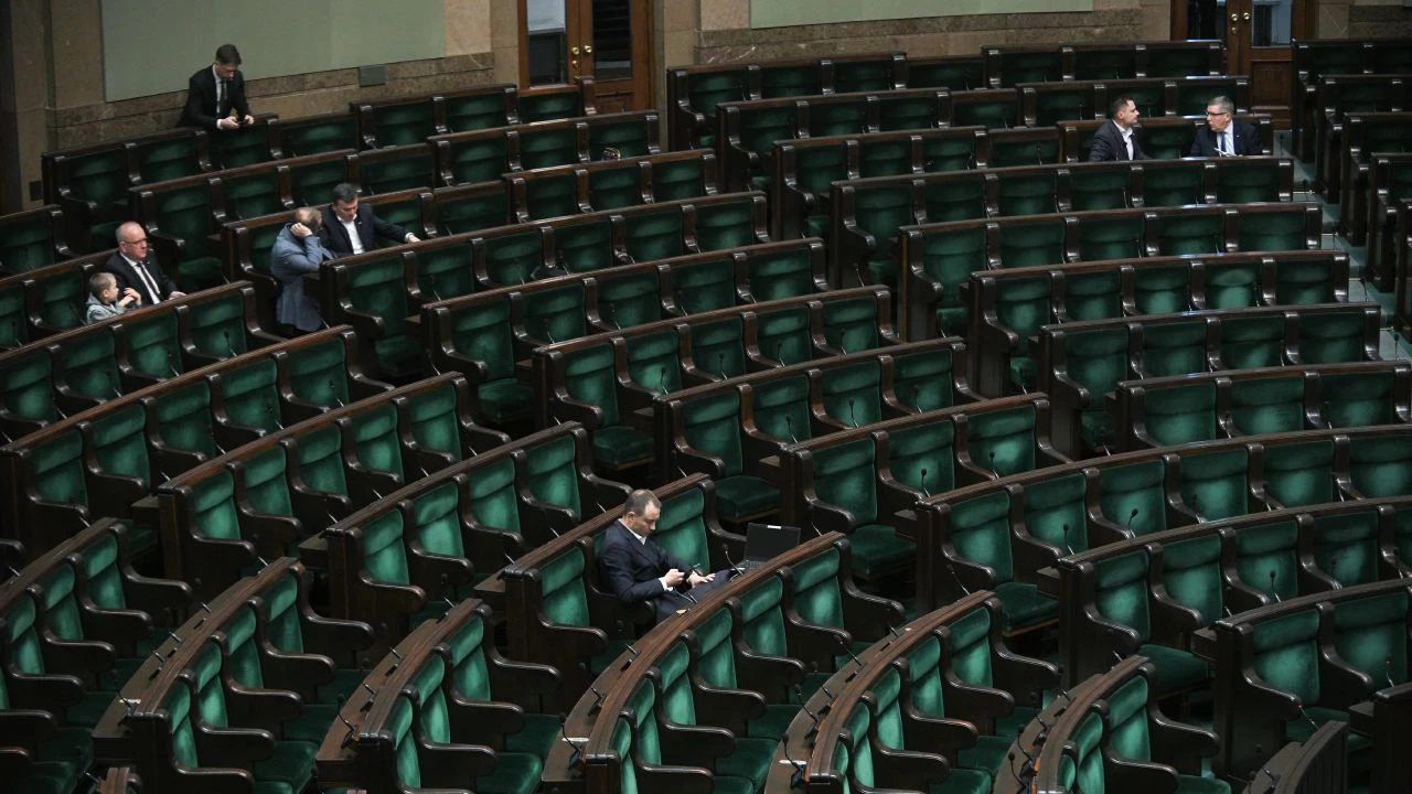 Utrata diety i obniżenie uposażenia. Posłowie zapłacą za nieobecność