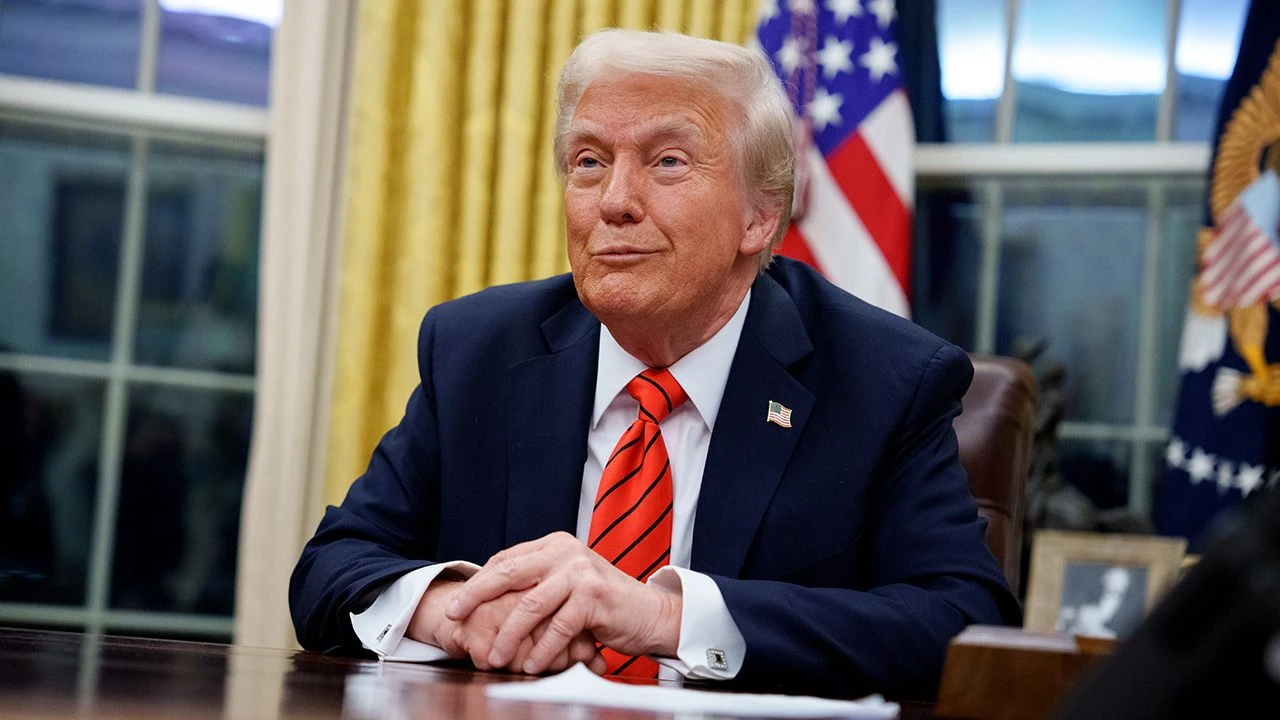 Trump sięga po prawo łaski. Tak wyciąga z kłopotów swoich sojuszników