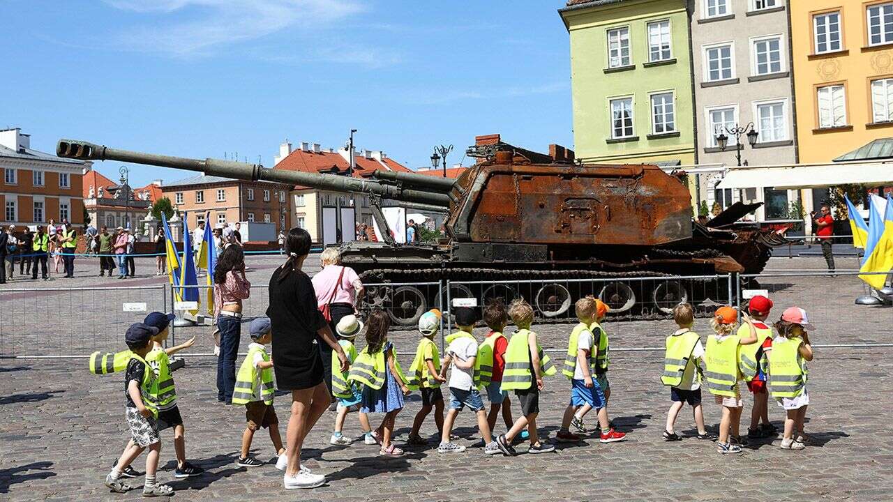 Eksponaty na wystawie z granatami w środku. Sprawę bada prokuratura