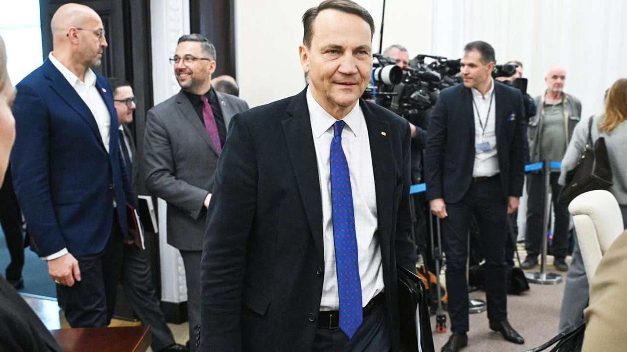 Sikorski ostrzega Rosję. „Nie macie prawa”
