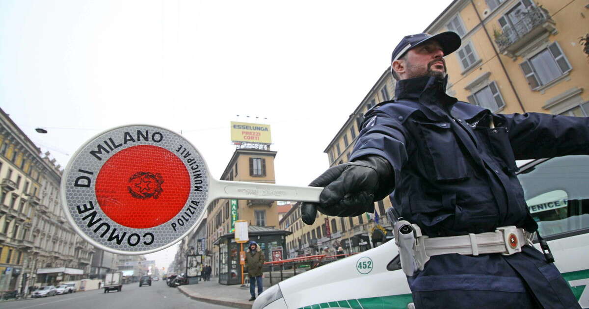 Rubano l'auto e fuggono dalla Polizia: chi c'era a bordo. Milano-choc, dopo Ramy una folle 