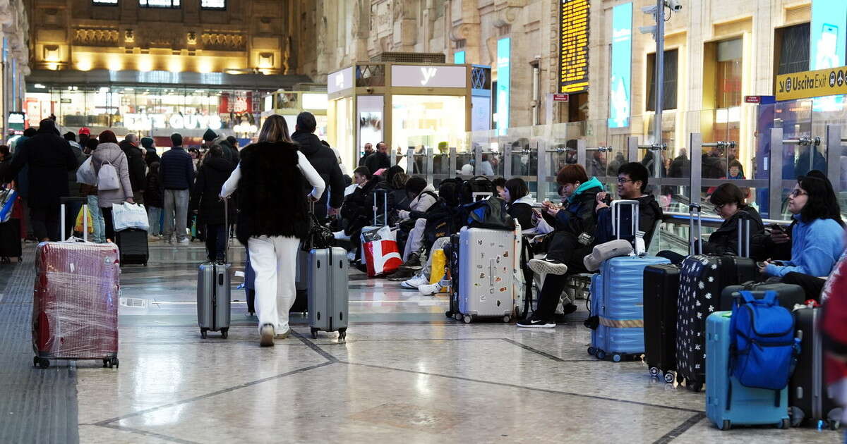 Milano, turista derubata alla stazione, le rom fregano i giudici: come spariscono nel nulla