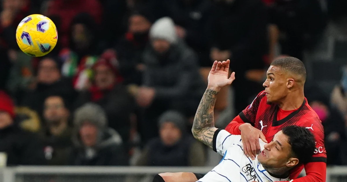 Rigorini e falli di mano: il regolamento che distrugge il calcio, caos dopo Milan-Atalante