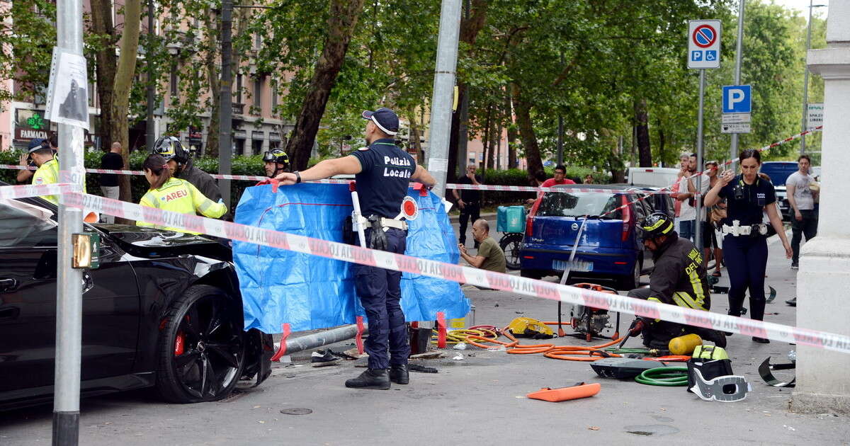 Morto il 18enne schiacciato contro il palo, orrore a Milano: le ragioni dello schianto