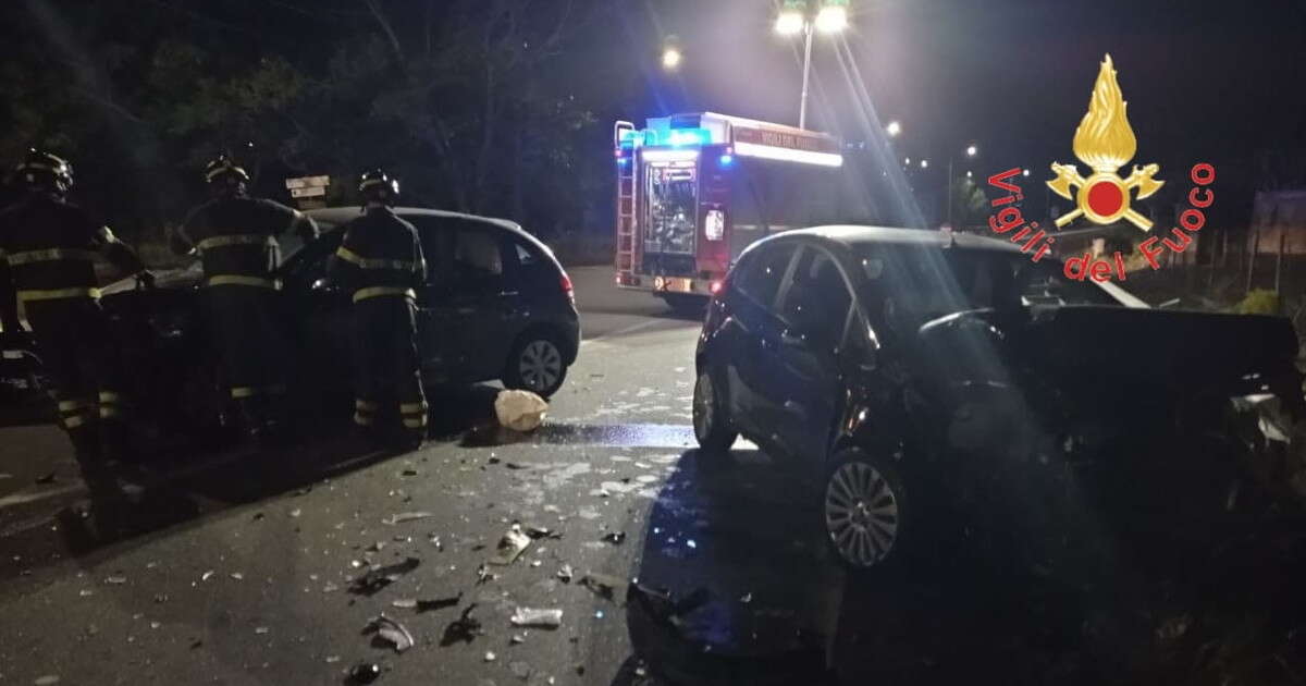 Auto si schianta, in 3 riescono a fuggire ma due ragazze muoiono arse vive: Catanzaro, tragedia agghiacciante