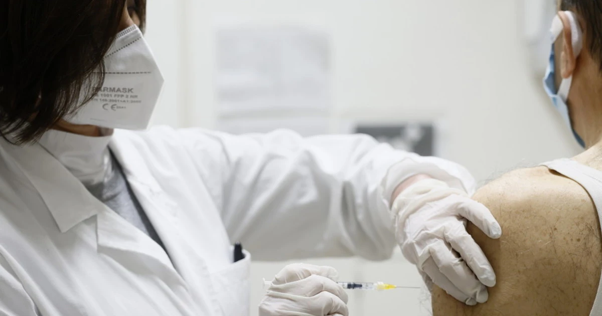Astrazeneca ritira il vaccino anti-Covid dal mercato: le ragioni del passo indietro