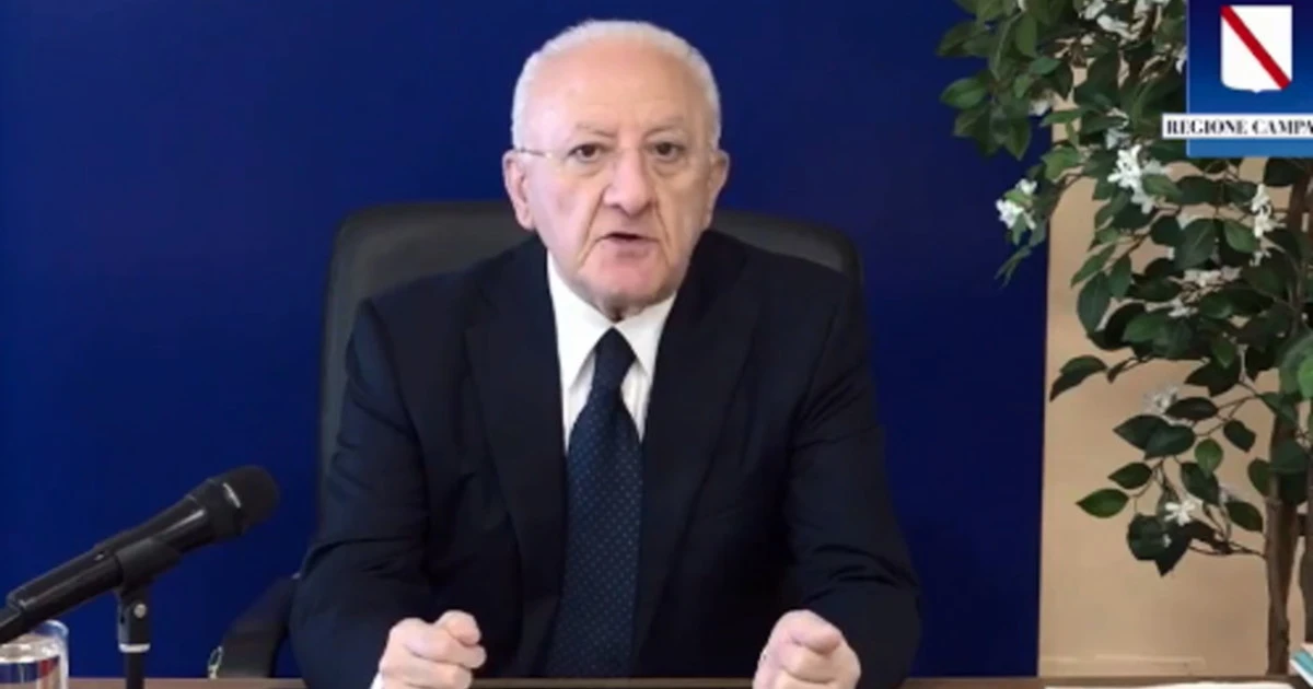 Ecco come ha buttato 700 milioni di euro: De Luca, il report che affonda lui e il Pd