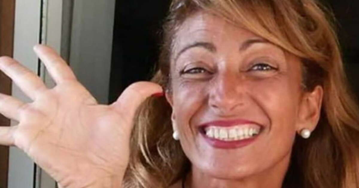 Gabriella Cario muore sul volo per Roma davanti ai passeggeri: il dramma della hostess