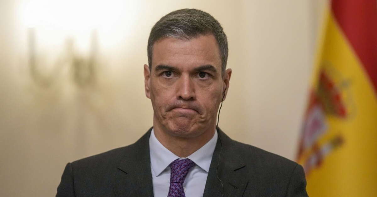 Contestato dalle donne: la figuraccia internazionale di Pedro Sanchez