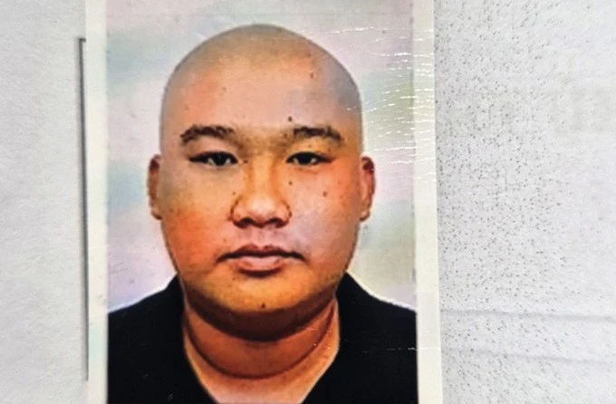 Công an truy tìm kẻ giả cảnh sát lừa 'chạy' án