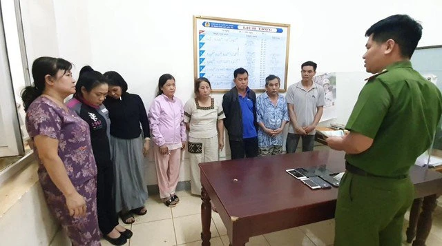 Cảnh sát đồng loạt đột kích 10 địa điểm, bắt giữ bà trùm đường dây đánh bạc