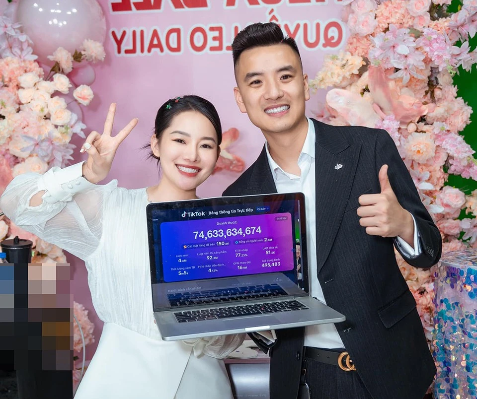 Thực hư chuyện vợ chồng TikToker ở Hà Nội livestream doanh thu 100 tỷ