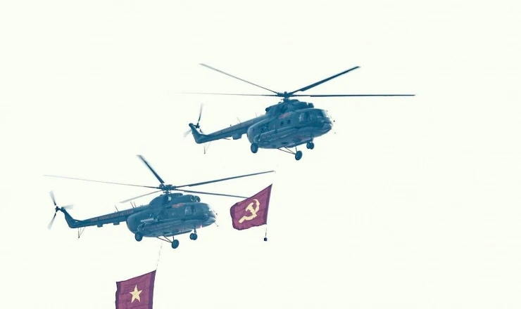 Thượng tướng Nguyễn Tân Cương thị sát hợp luyện diễu binh, diễu hành tại sân vận động Điện Biên