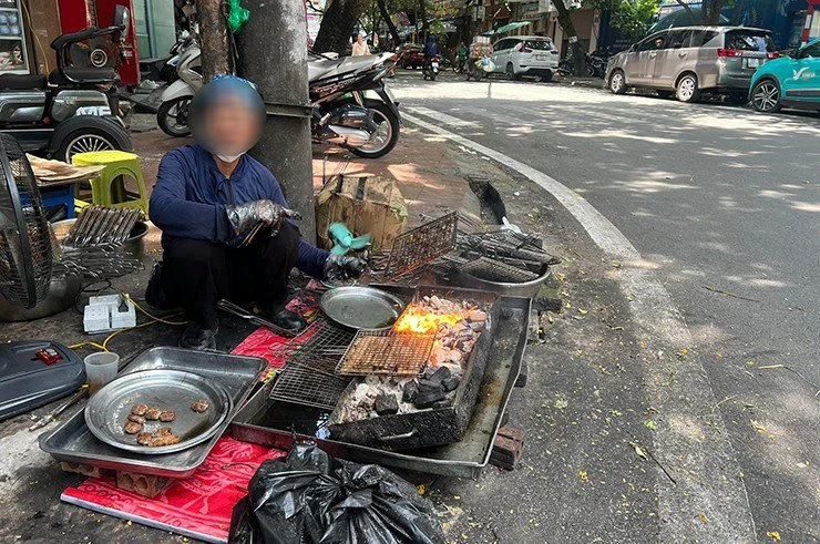 Phủ nhận chuyện “rửa thịt bằng nước đen ngòm”, chủ quán vẫn bị phạt 3 lỗi
