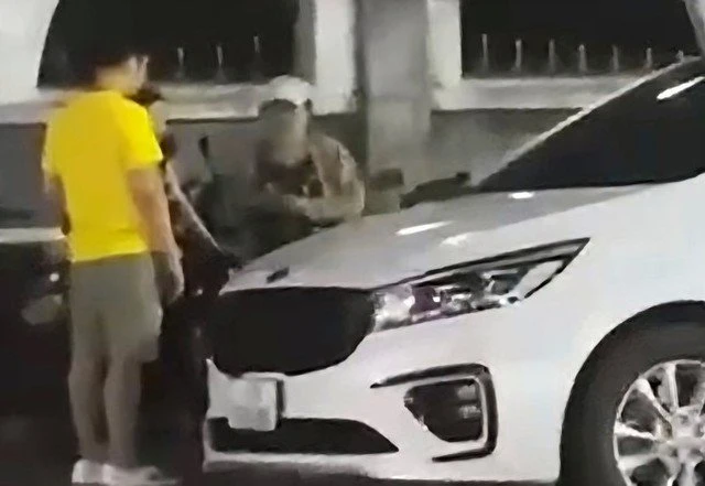 Clip “người lạ” thu phí đỗ ô tô qua đêm ở Quy Nhơn gây bão mạng