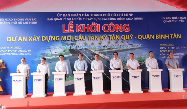 Cầu cửa ngõ TPHCM tái khởi công sau 6 năm đình trệ