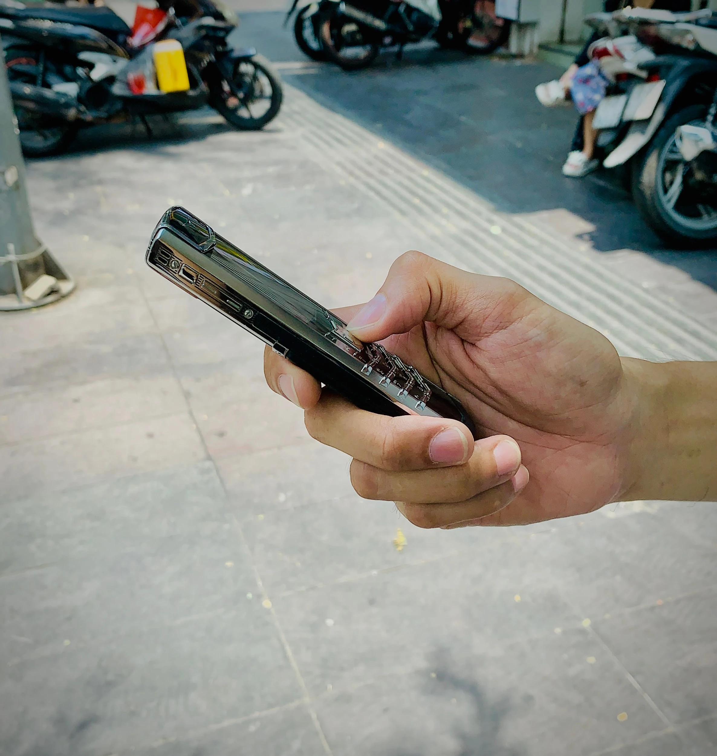 Điện thoại Vertu tiền tỷ có thể bị giả mạo giống đến 99%, giới chơi Vertu làm thế nào để...