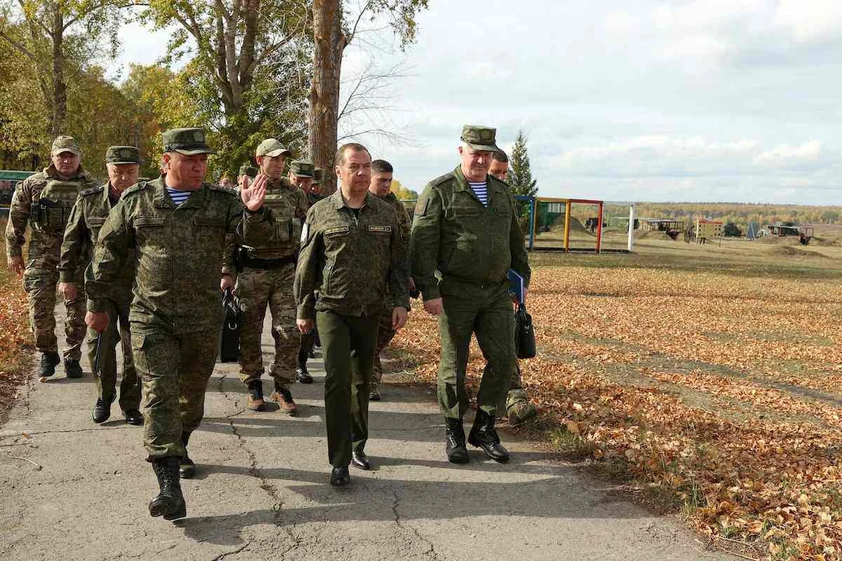 Ông Medvedev kêu gọi người Nga 