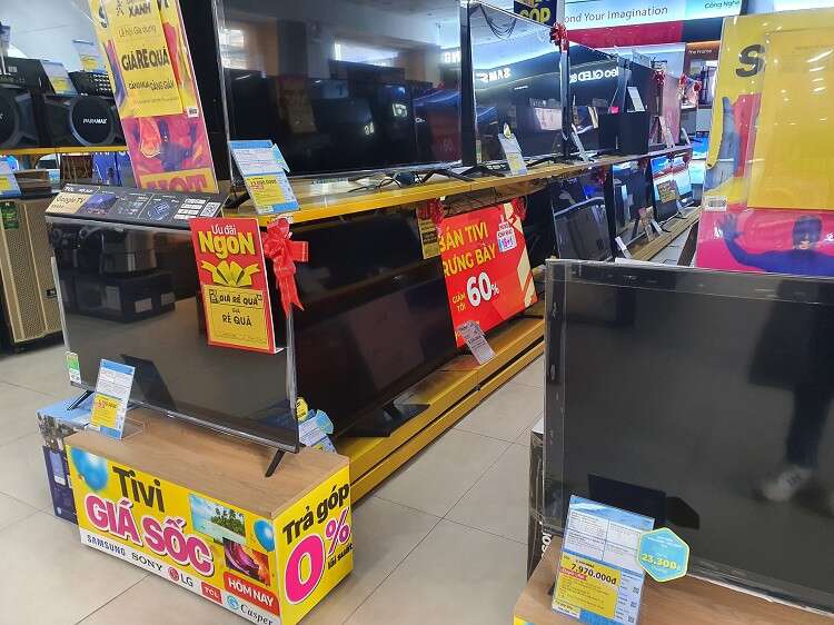 Hàng loạt tivi giảm giá hơn 70% mùa EURO, loại 65inch chưa đến 8 triệu đồng