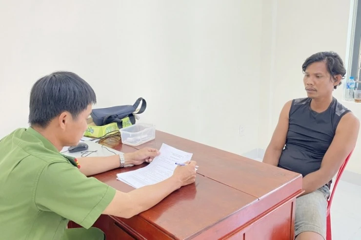 Bắt tạm giam kẻ nhiều lần xâm hại tình dục bé gái 8 tuổi