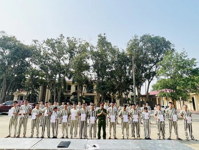 35 phạm nhân cải tạo tốt được tha tù, giảm án nhân dịp 30/4