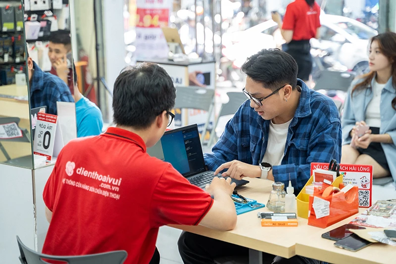 Điện Thoại Vui giảm thêm 10% phí sửa chữa laptop, điện thoại cho học sinh - sinh viên tựu...