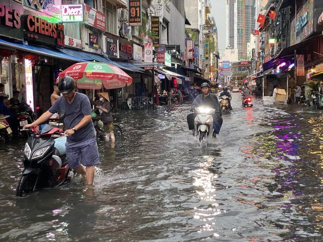 TPHCM mưa lớn vào cuối tuần, đề phòng ngập úng