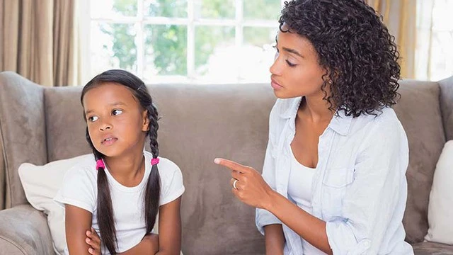 8 sai lầm điển hình của cha mẹ khi nói chuyện khiến con ngày càng xa cách