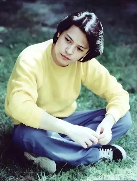 Nam ca sĩ tự tung tin 