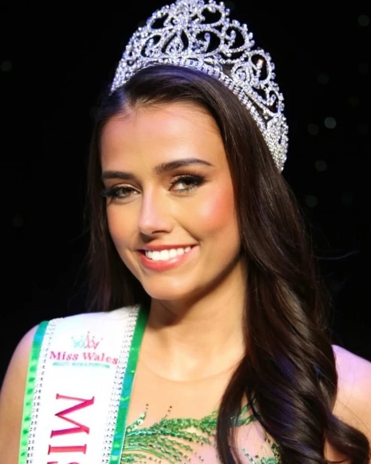Người đẹp biết lái máy bay, vào không quân từ năm 14 tuổi thi Miss World là ai?
