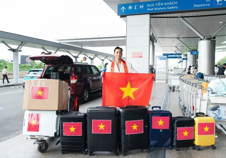 Cựu tiếp viên hàng không từng bị miệt thị ngoại hình thi nam vương quốc tế