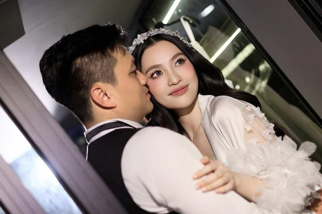 Hoa hậu Nông Thúy Hằng cưới phó giám đốc công ty khoáng sản