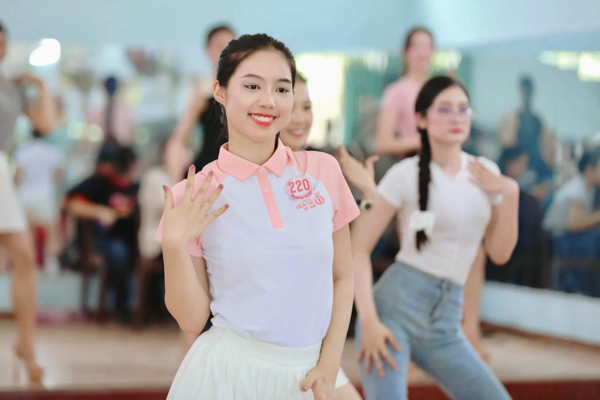 Thí sinh có hơn 40 người thân vào Huế cổ vũ trong đêm chung kết Hoa hậu Việt Nam