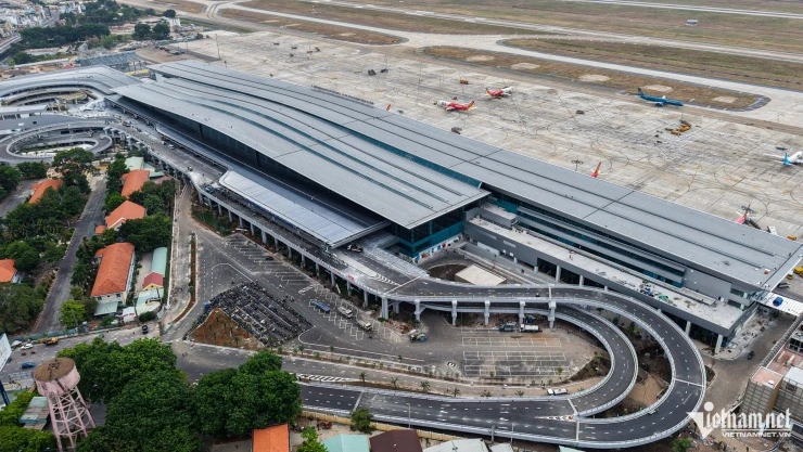 Nhà ga T3 Tân Sơn Nhất 'lộ' nhiều bất cập sau khánh thành vượt tiến độ