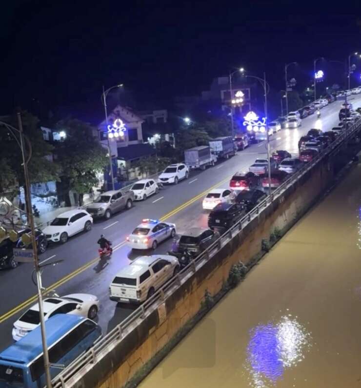 Nước lũ sông Cầu dâng cao, TP Thái Nguyên bị ngập lụt